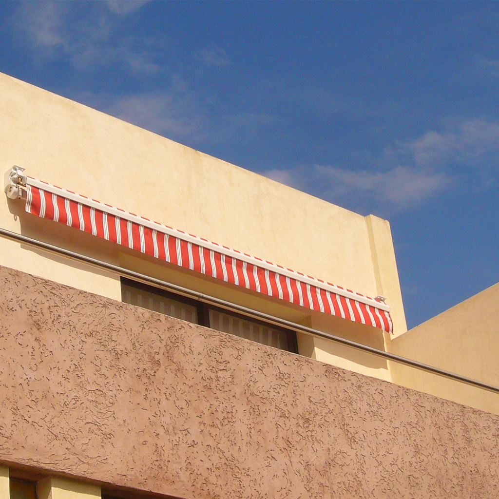 Toldo proyectante de tela acrílica